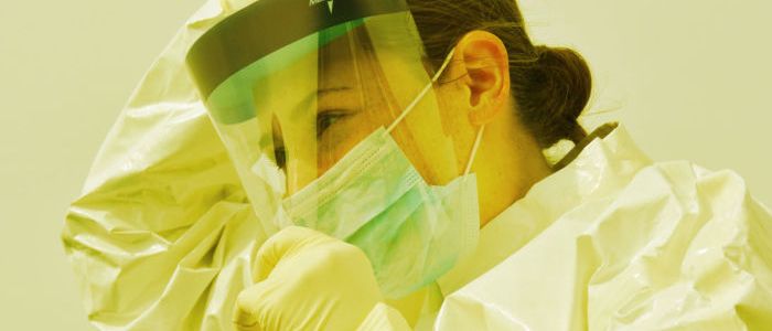 Вчені досі не знають, чому COVID-19 по-різному вражає чоловіків і жінок