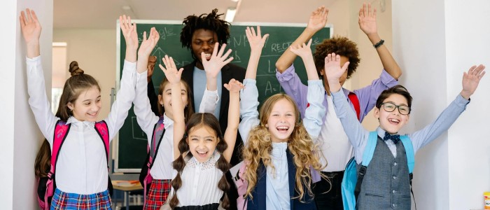 Дівчата щасливіші за хлопців у школі