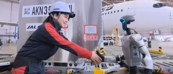 Авіакомпанія Japan Airlines випробовує андроїдів як наземних операторів