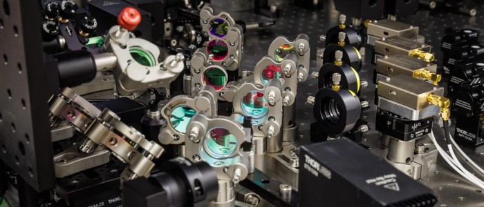 Крихітні скляні «книжки» можуть зберігати дані тисячоліттями